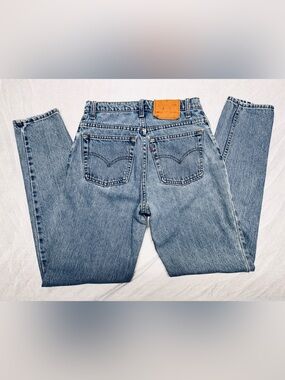 Vintage Levi’s 550 Light Blue Straight-Leg Jeans